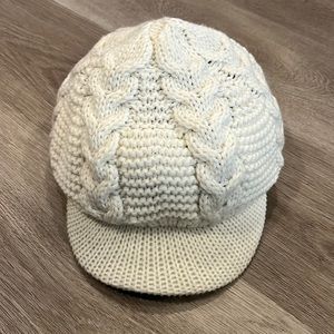 White comhat, visor beret cap, fígaro hat